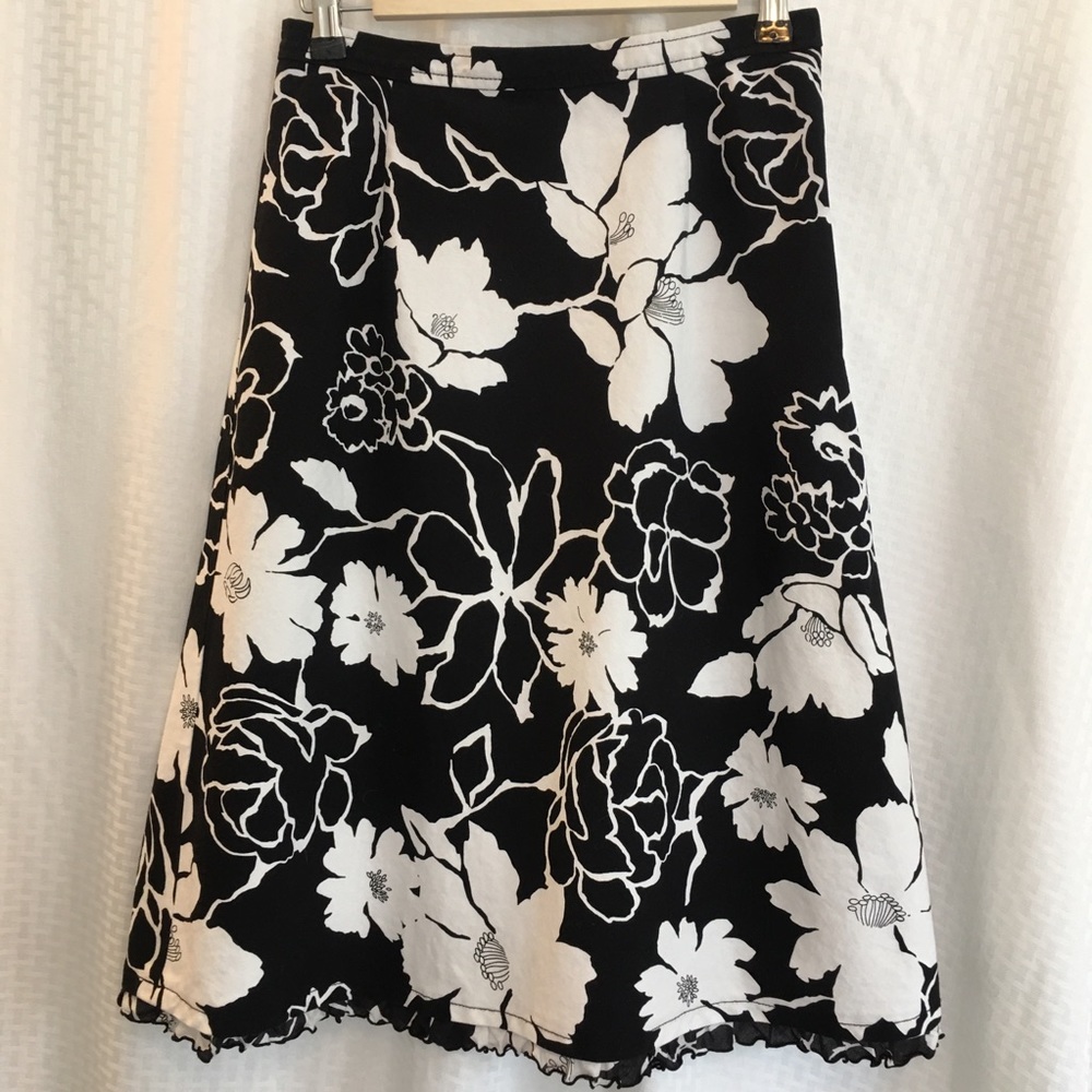 Talbot’s Petites Skirt Size 4 Black and White